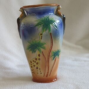 Majolica Exotic Theme Vase